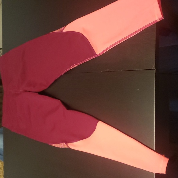 OLD NAVY Yoga Pants - Picture 5 of 8